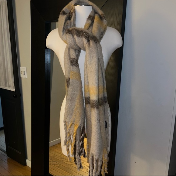 Steve Madden Oversized Blanket Scarf - Picture 1 of 6